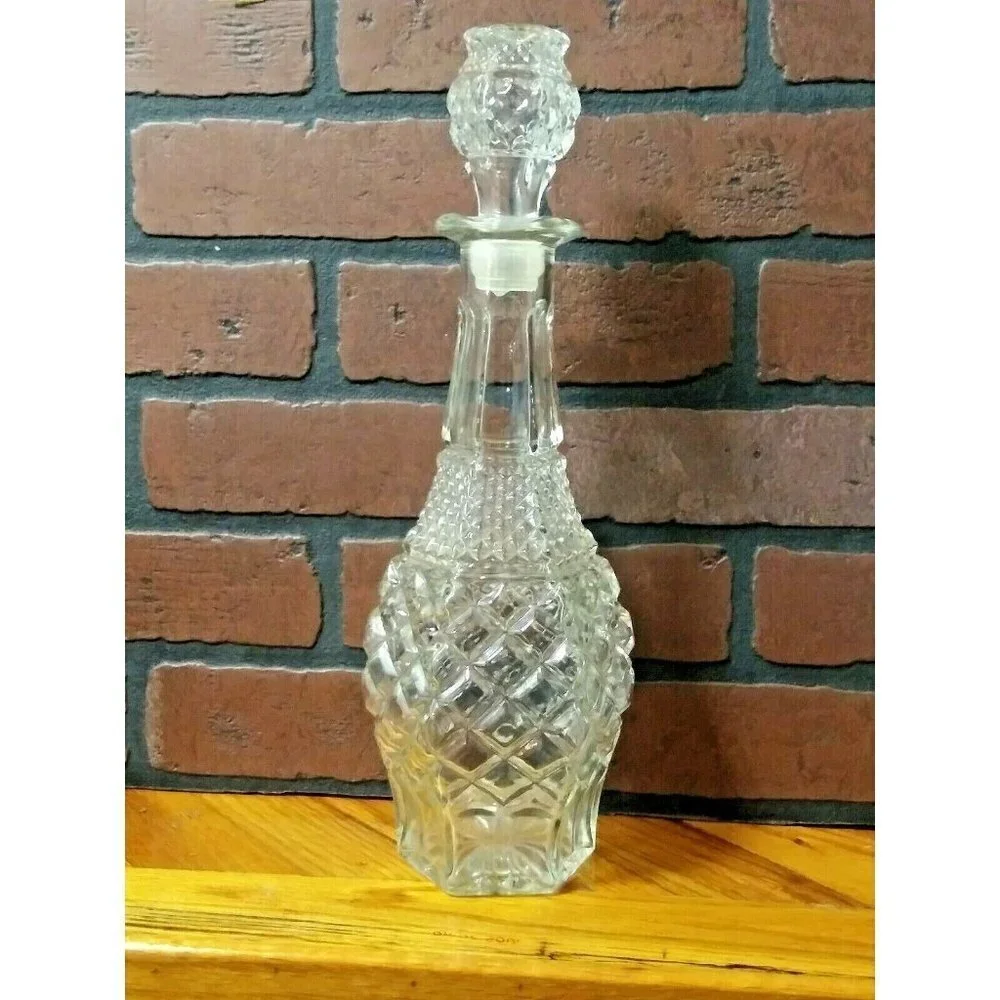 Cut Glass Decanter Full cut pattern Clear glass with stopper 15